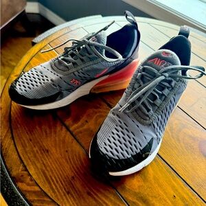 Girls Nike Air 270 Youth size 3.5 Hyper Pink